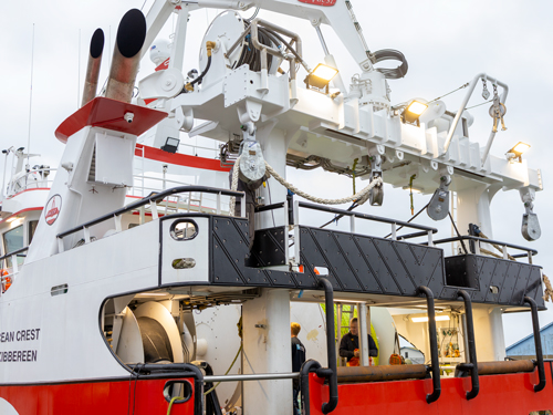 Fishing vessel outfitted with hydraulic fishing equipment