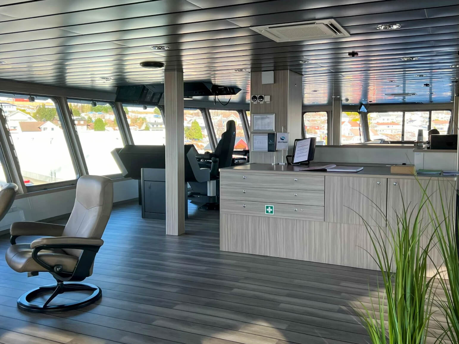 The wheelhouse seen from the inside on the Norwegian well boat Ronja Aurora owned by the Norwegian company Sølvtrans