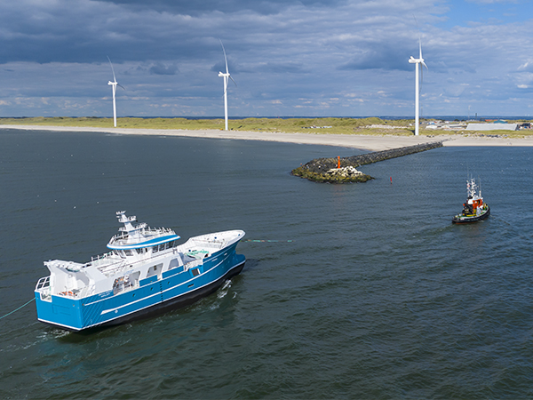 Skulebas towed from Poland to Hvide Sande Habour