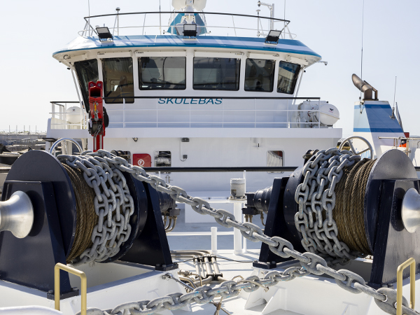 Heavy duty anchor winches on the foredeck of skulebas, designed for 330m wire and a pull of 50kN