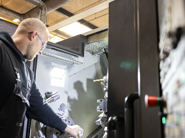 CNC operator is fixing the stainless steel item in the cnc machine