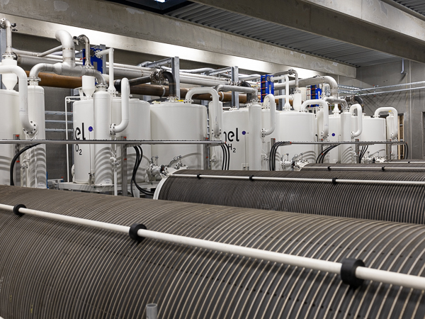 7 pcs. hydrogen tanks in a row in the newly constructed PtX building