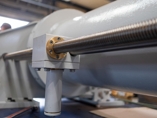Threaded stainless-steel wire guide mounted on hydraulic winch drum.