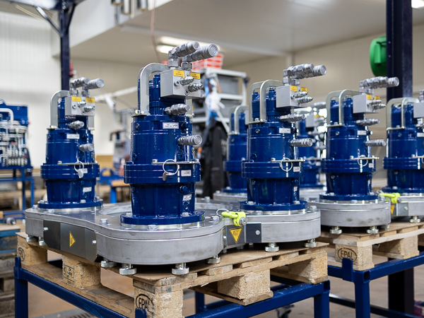 Turner Gear med fire hydraulik motorer og gear fra fabrikken.