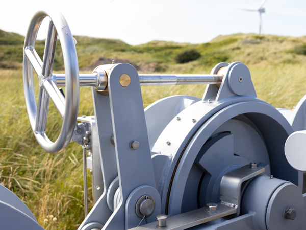 Detaljebillede af AS SCAN hydraulisk ankerspil med håndhjul