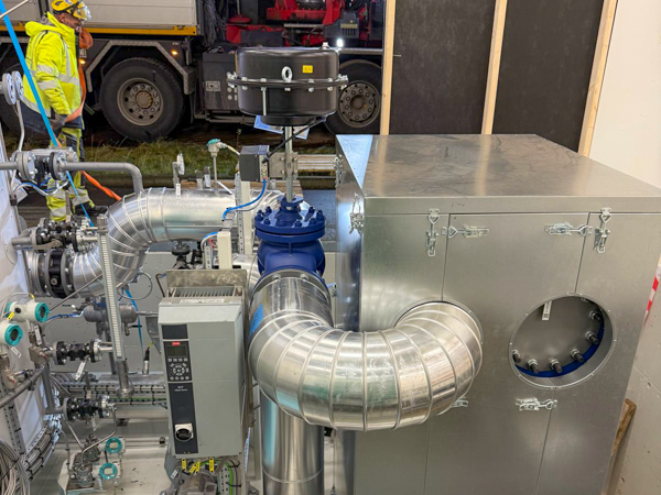 Plug-and-play district heating boiler requiring connection of only two pipes