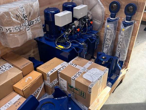 Steering gear delivered in separate components for easier installation in the steering gear room.